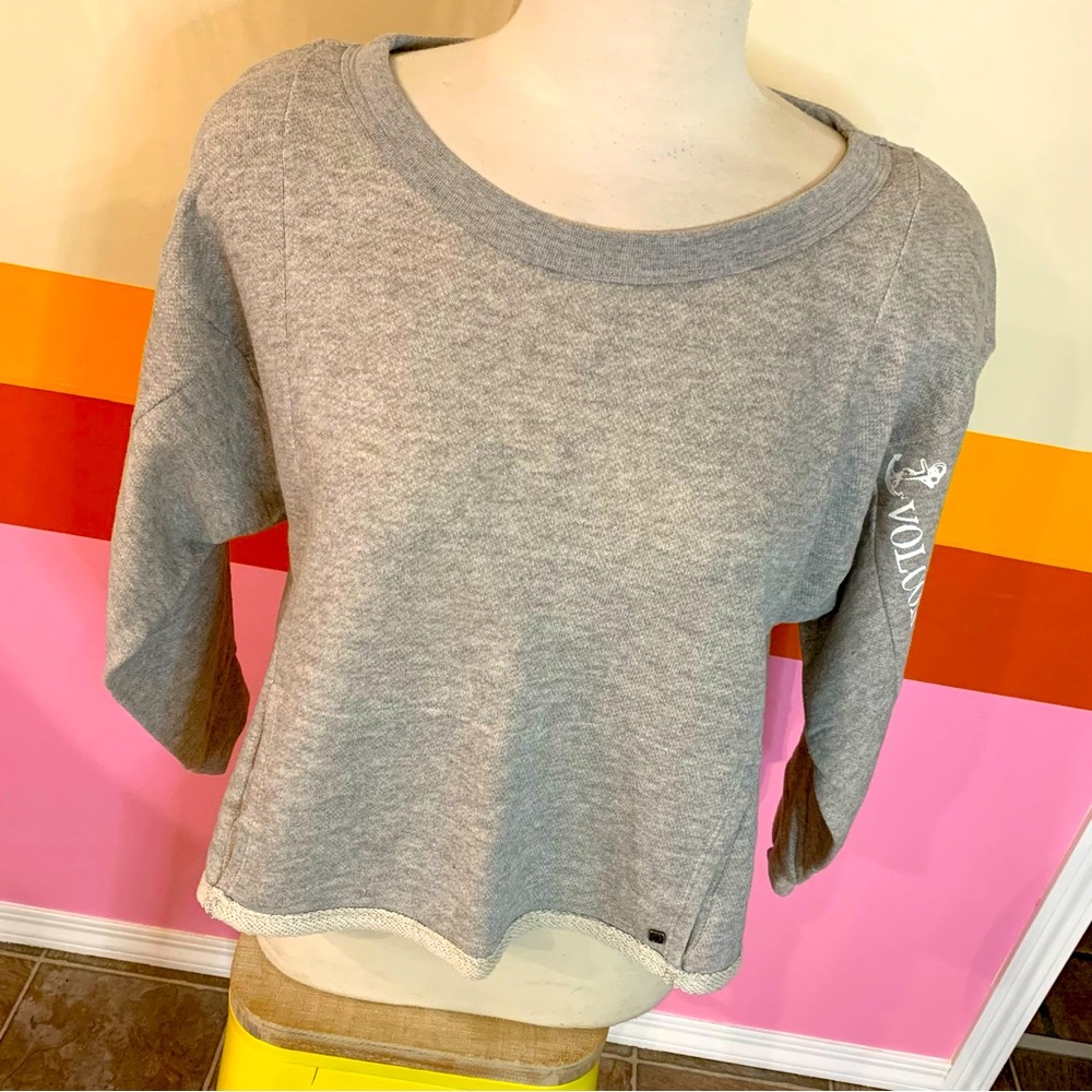 VOLCOM shore thing pullover . size S.